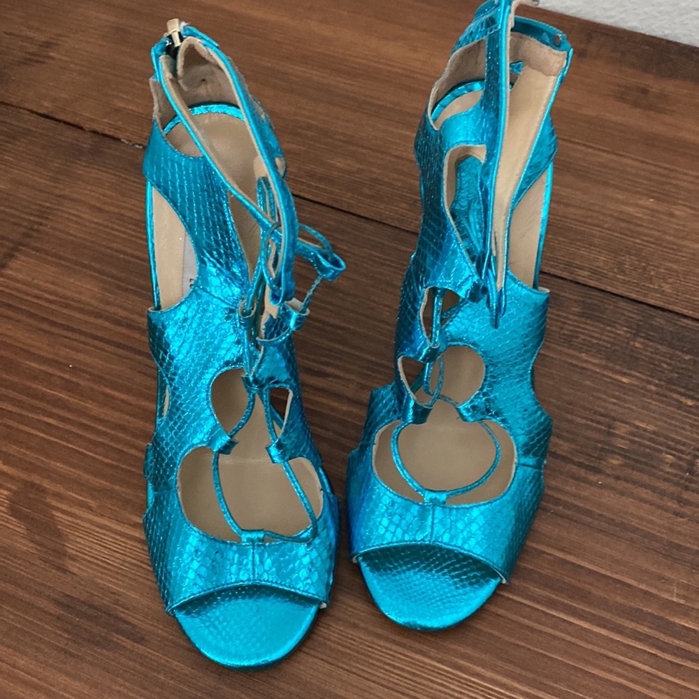 Gorgeous metallic blue Jimmy Choo heels - Picture 5 of 11